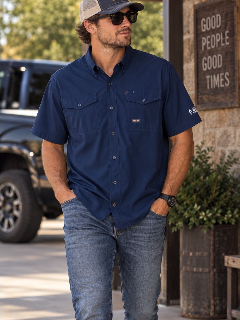 Ariat Men’s Short-Sleeve Button-Down Shirt — Navy Blue